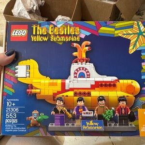 LEGO The Beatles Vibrant Yellow Submarine Set